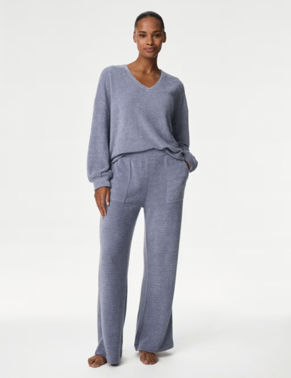 微信图片_20241007204238 2024 New Arrival! Women's Feather Knit Lounge Sweatshirt – Only £4.89 + Free Shipping!