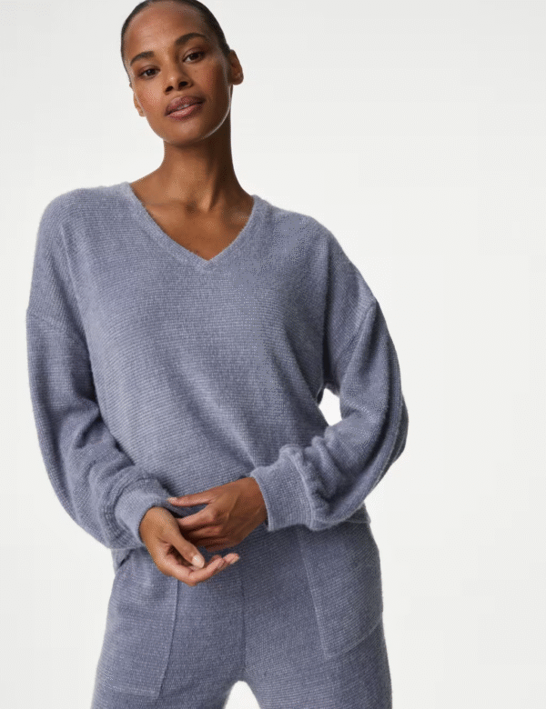 微信图片_20241007204307 2024 New Arrival! Women's Feather Knit Lounge Sweatshirt – Only £4.89 + Free Shipping!